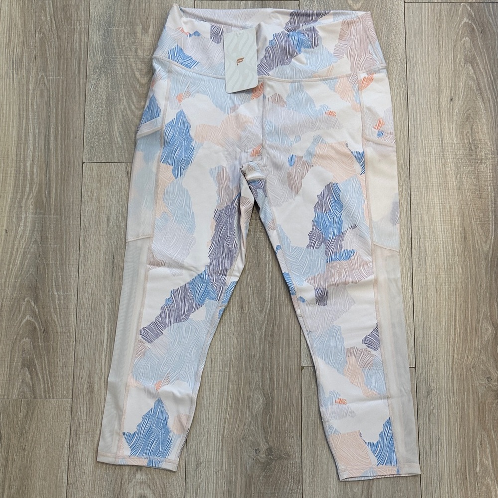 Fabletics Mila capri leggings NWT!